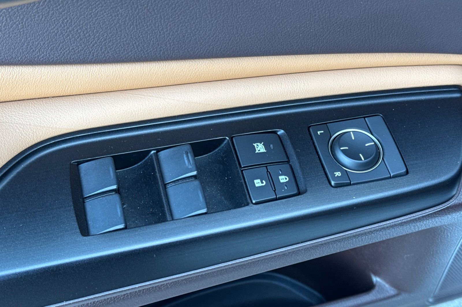 Used 2019 Lexus ES 300h w/ Accessory Package 2 image 11