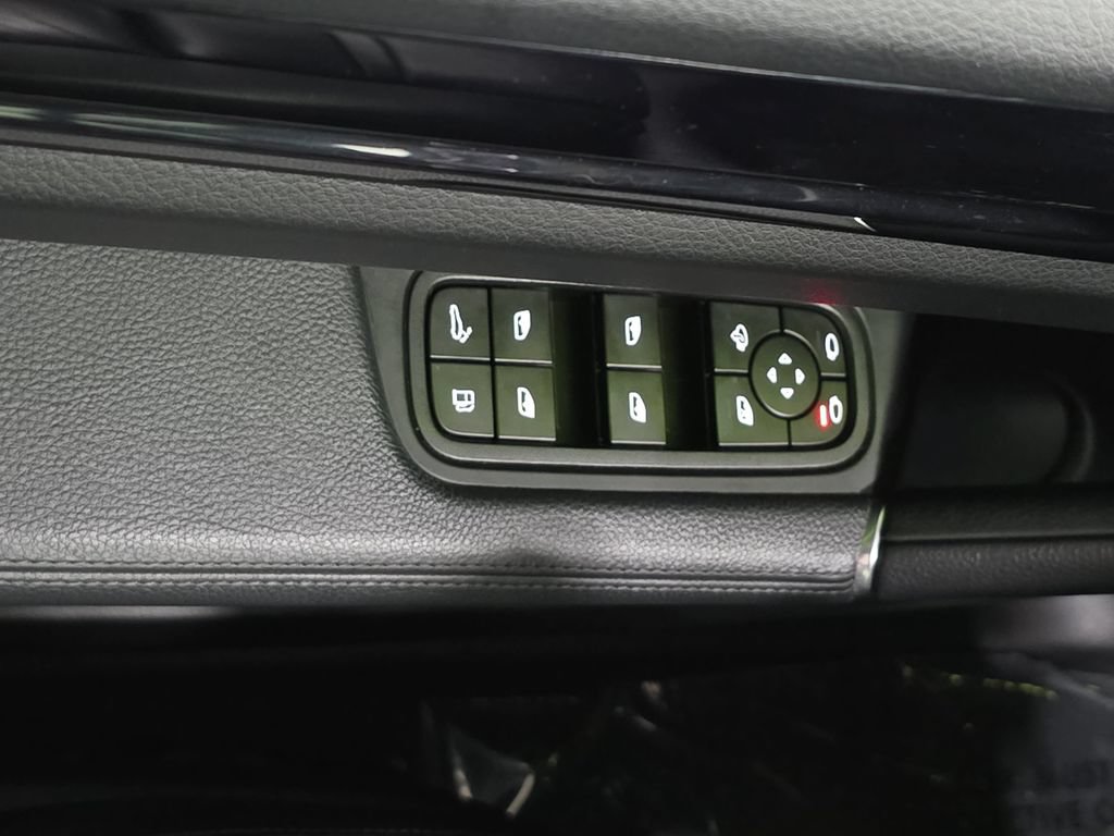Used 2022 Porsche Cayenne Platinum Edition AWD/4WD image 21