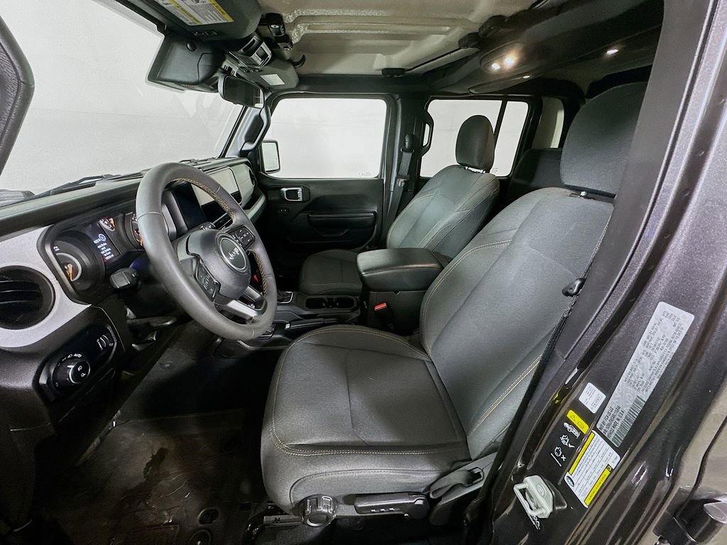 Used 2024 Jeep Gladiator Sport image 15