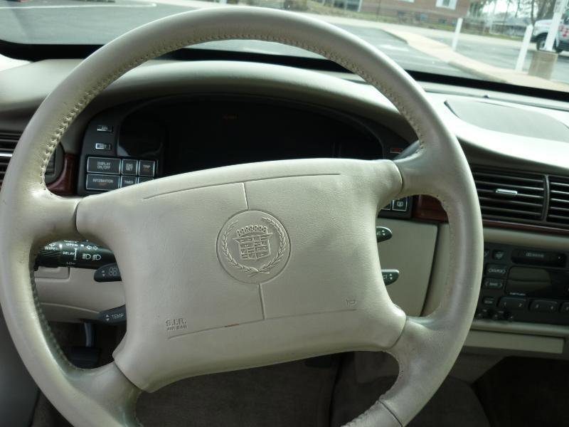 Used 1999 Cadillac De Ville Sedan w/ Comfort/Convenience Pkg image 14