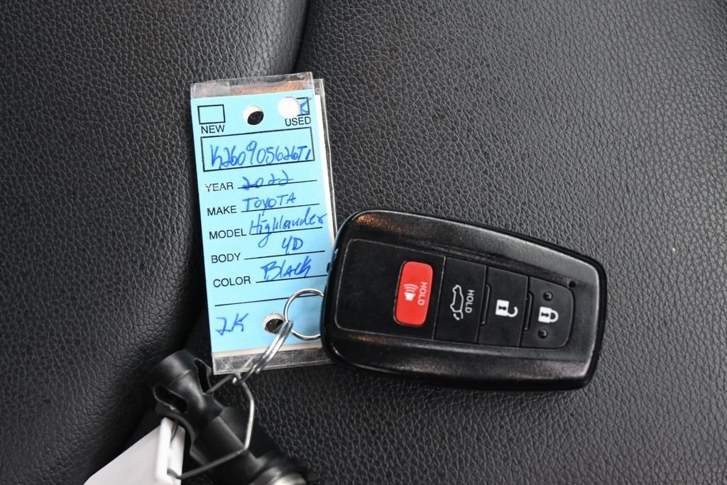 Used 2022 Toyota Highlander XLE AWD/4WD image 45