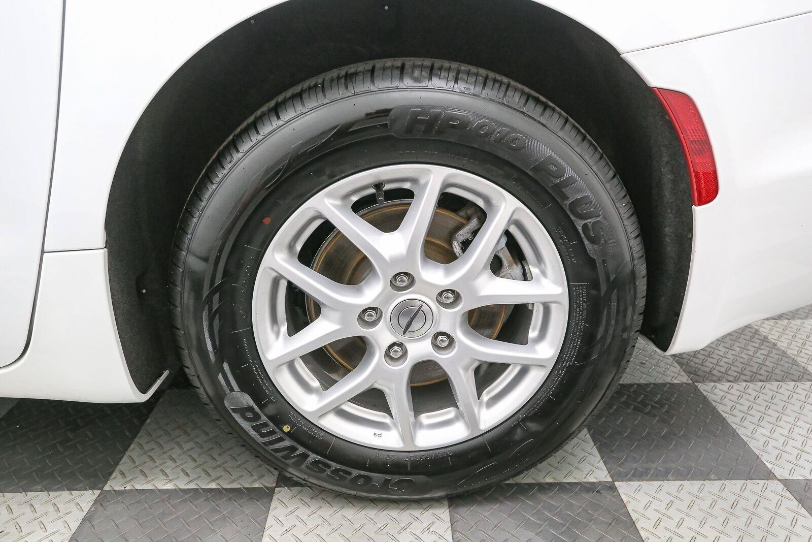 Used 2025 Chrysler Pacifica Select FWD image 15