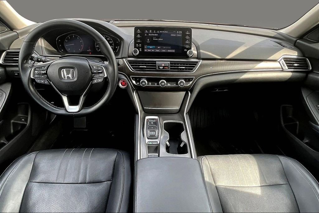 Used 2018 Honda Accord Touring image 9