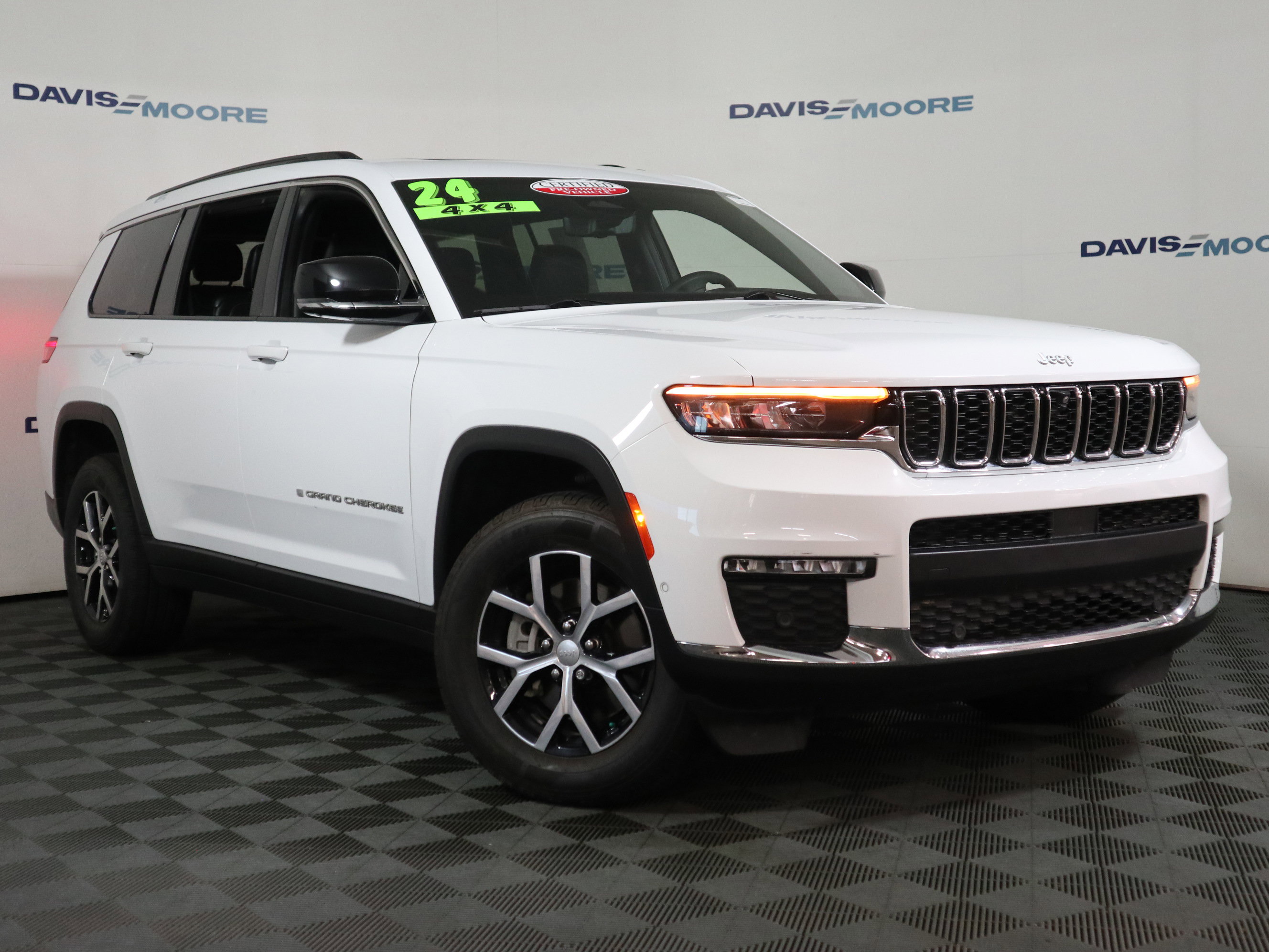 Used 2024 Jeep Grand Cherokee L Limited w/ Luxury Tech Group II AWD/4WD image 2
