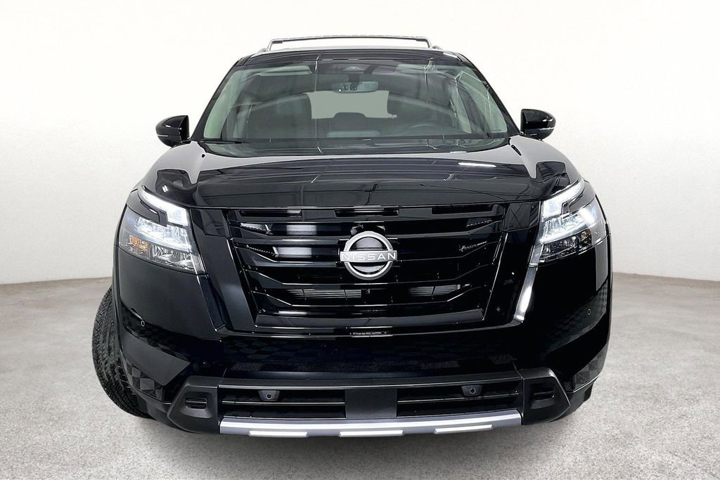 Used 2025 Nissan Pathfinder SL w/ Black Appearance Package image 5