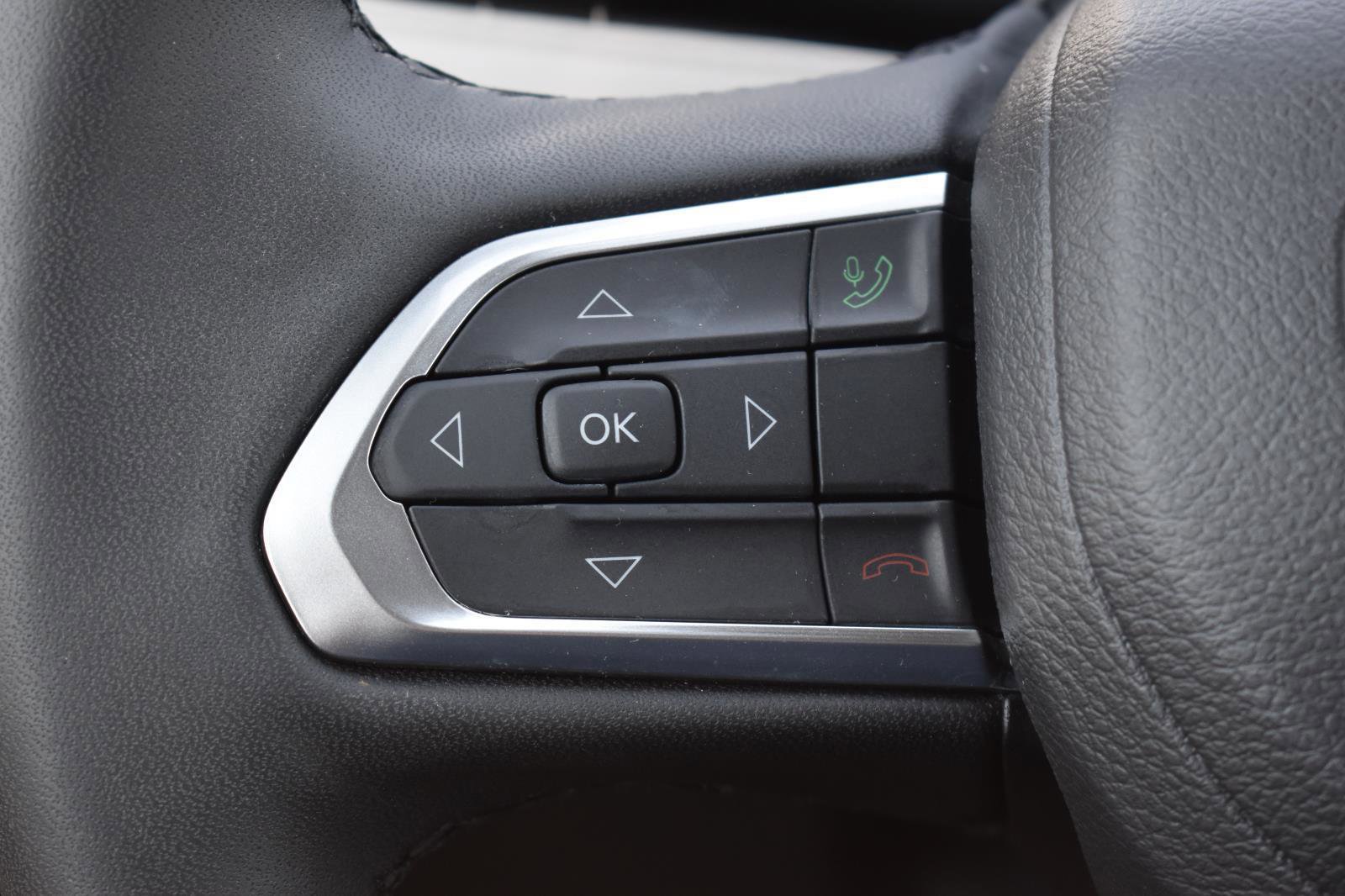 Used 2025 Jeep Compass Limited image 6