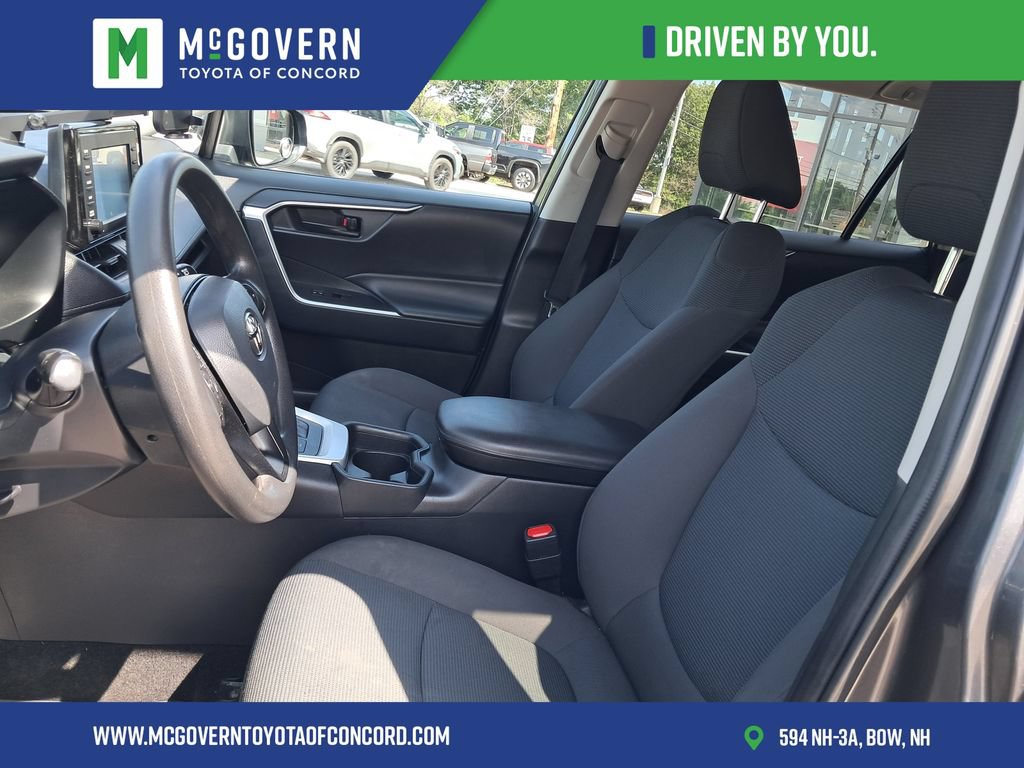 Used 2021 Toyota RAV4 LE AWD/4WD image 14