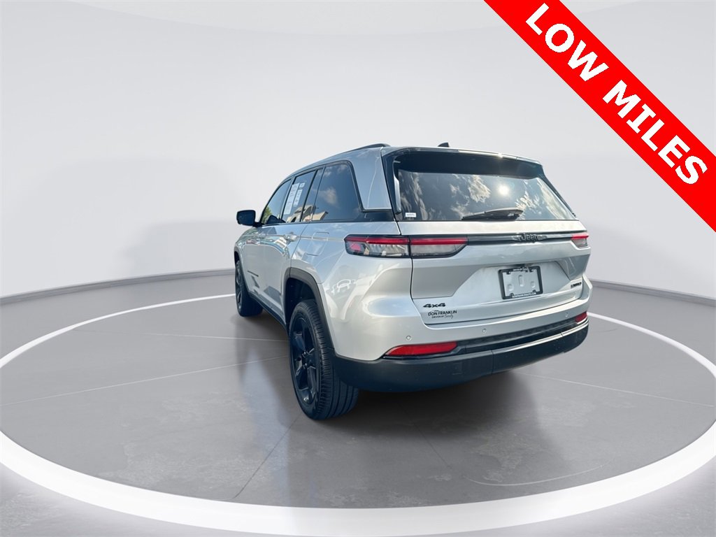 Used 2024 Jeep Grand Cherokee Limited w/ Black Appearance Package image 6