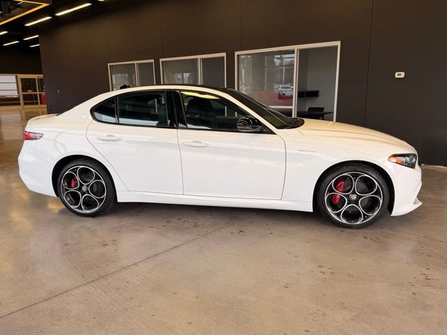 Used 2024 Alfa Romeo Giulia Veloce image 6