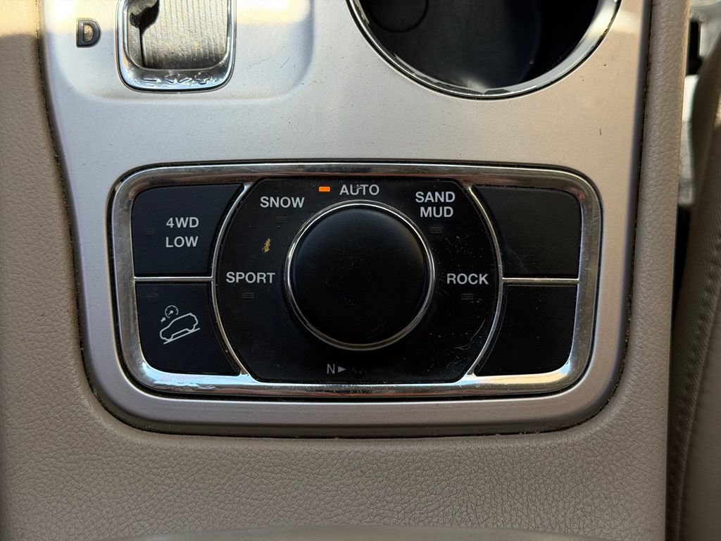 Used 2011 Jeep Grand Cherokee Limited w/ Luxury Group II AWD/4WD image 33