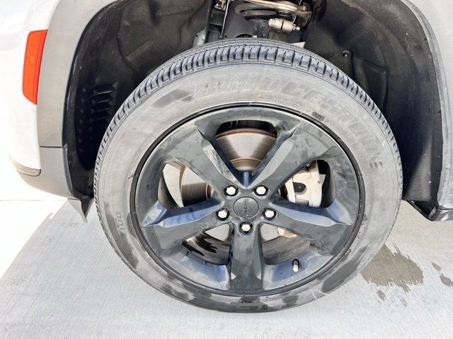 Used 2024 Jeep Grand Cherokee L Altitude image 9