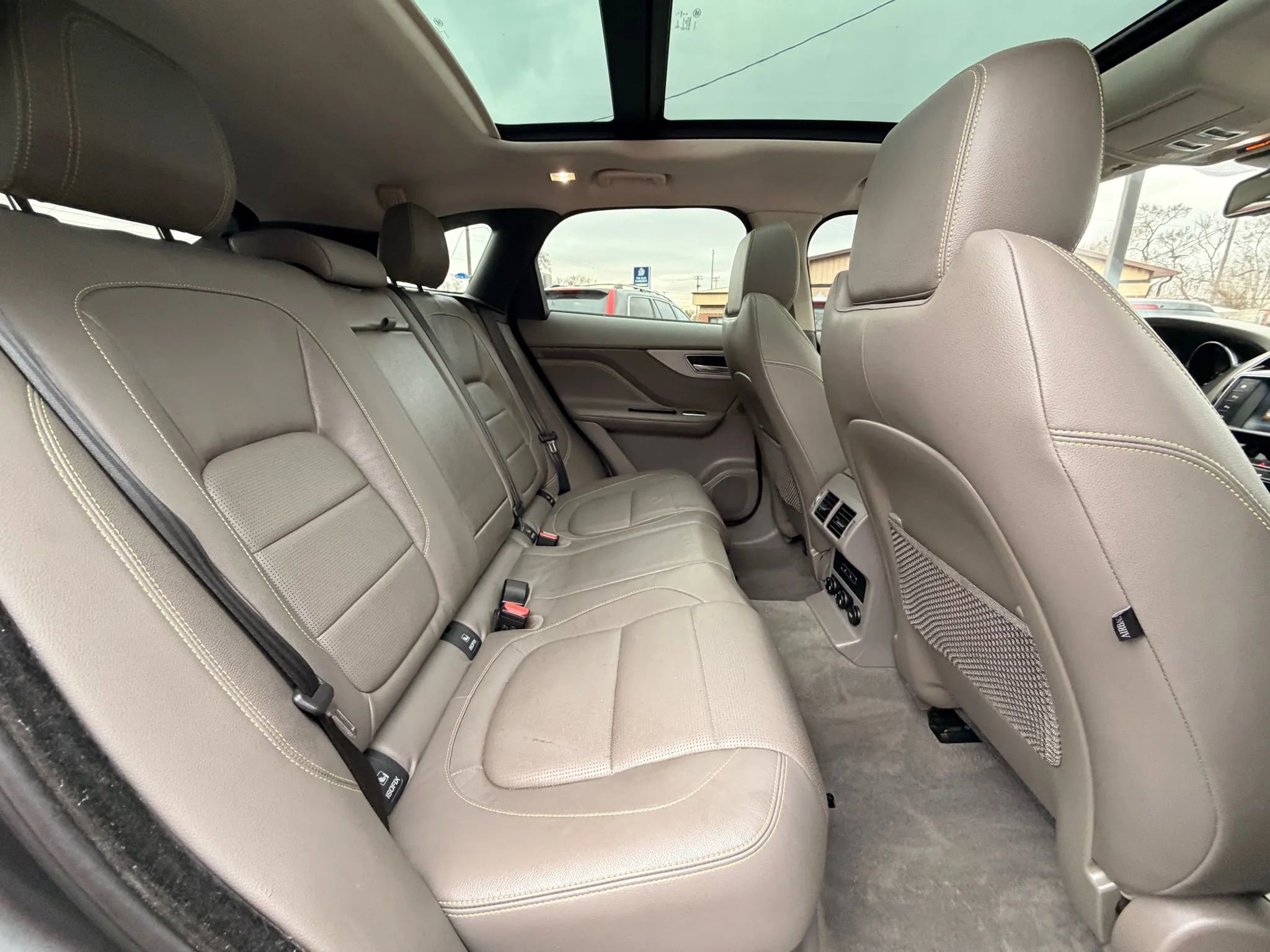 Used 2017 Jaguar F-PACE R-Sport image 23