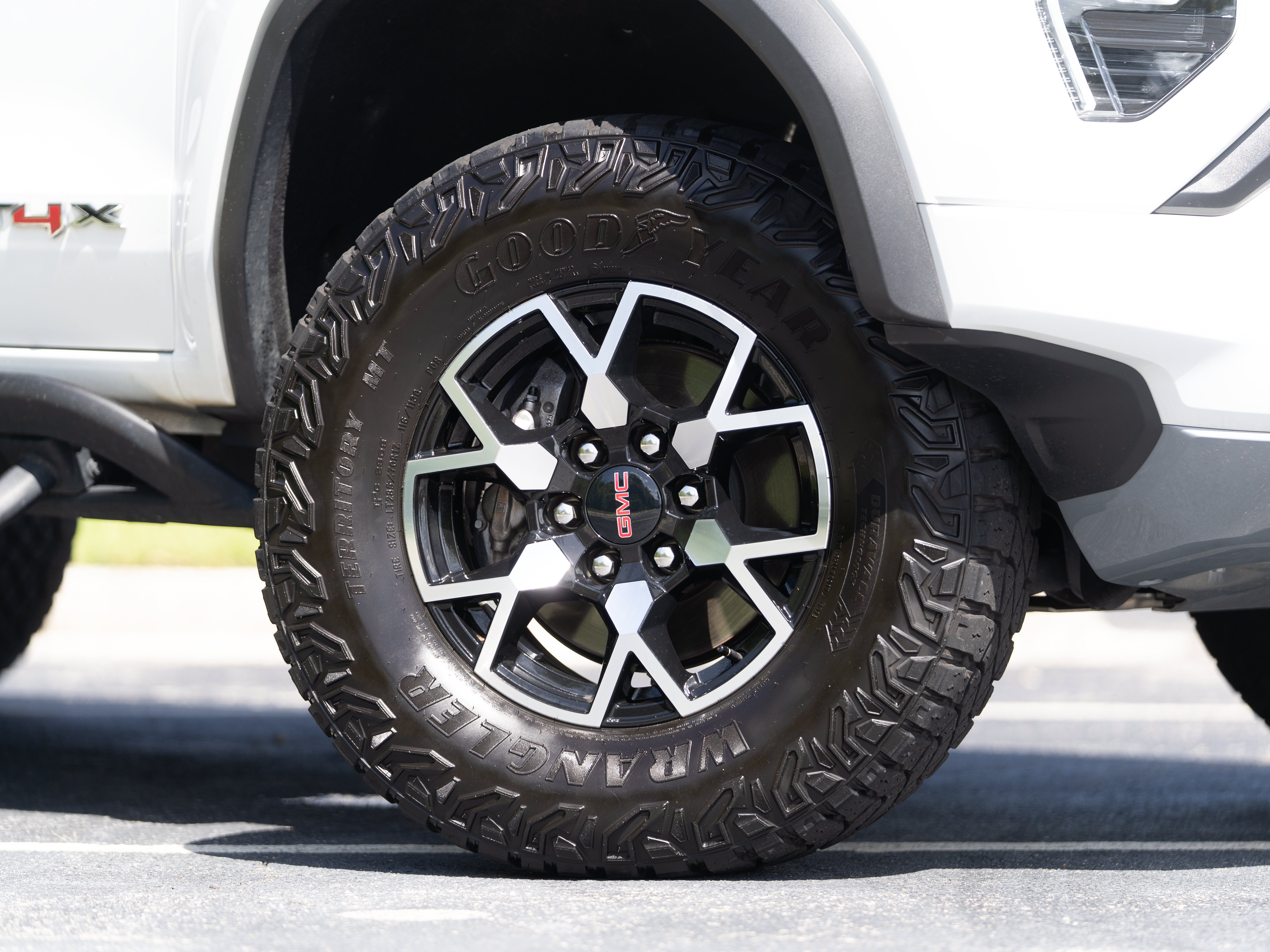 Used 2024 GMC Canyon AT4X AWD/4WD image 44