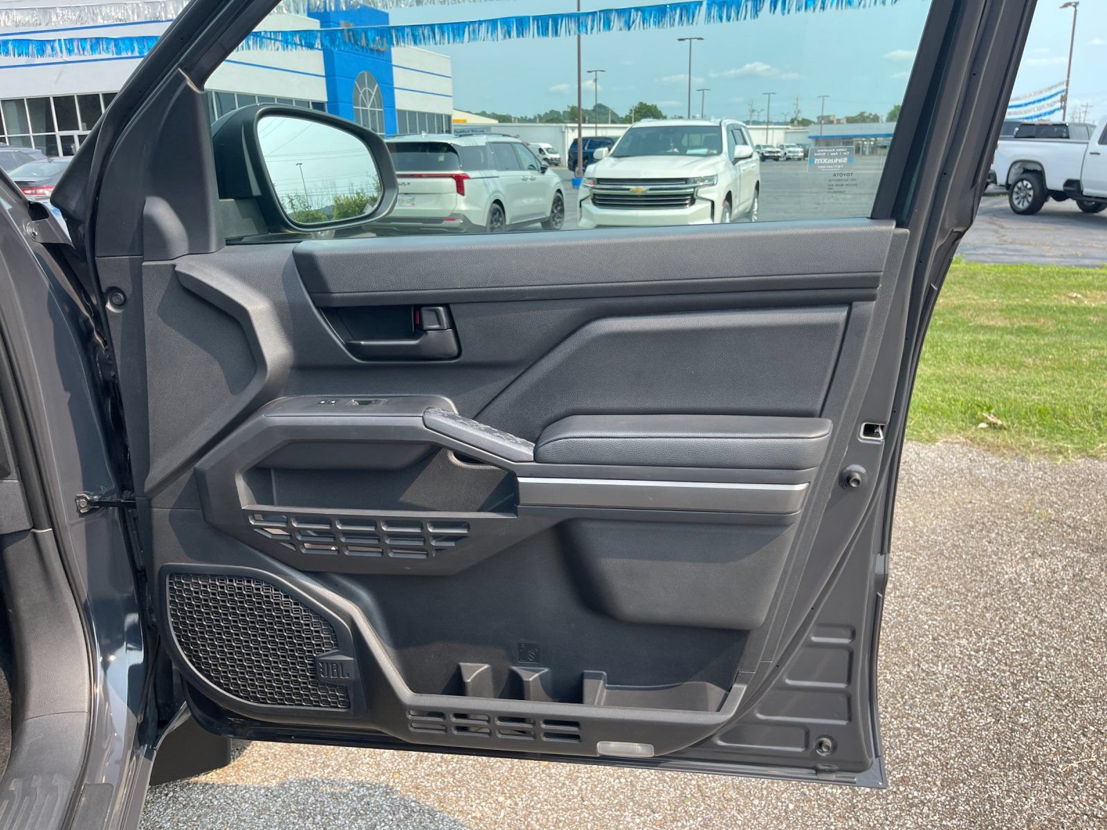 Used 2024 Toyota Tacoma SR5 AWD/4WD image 17