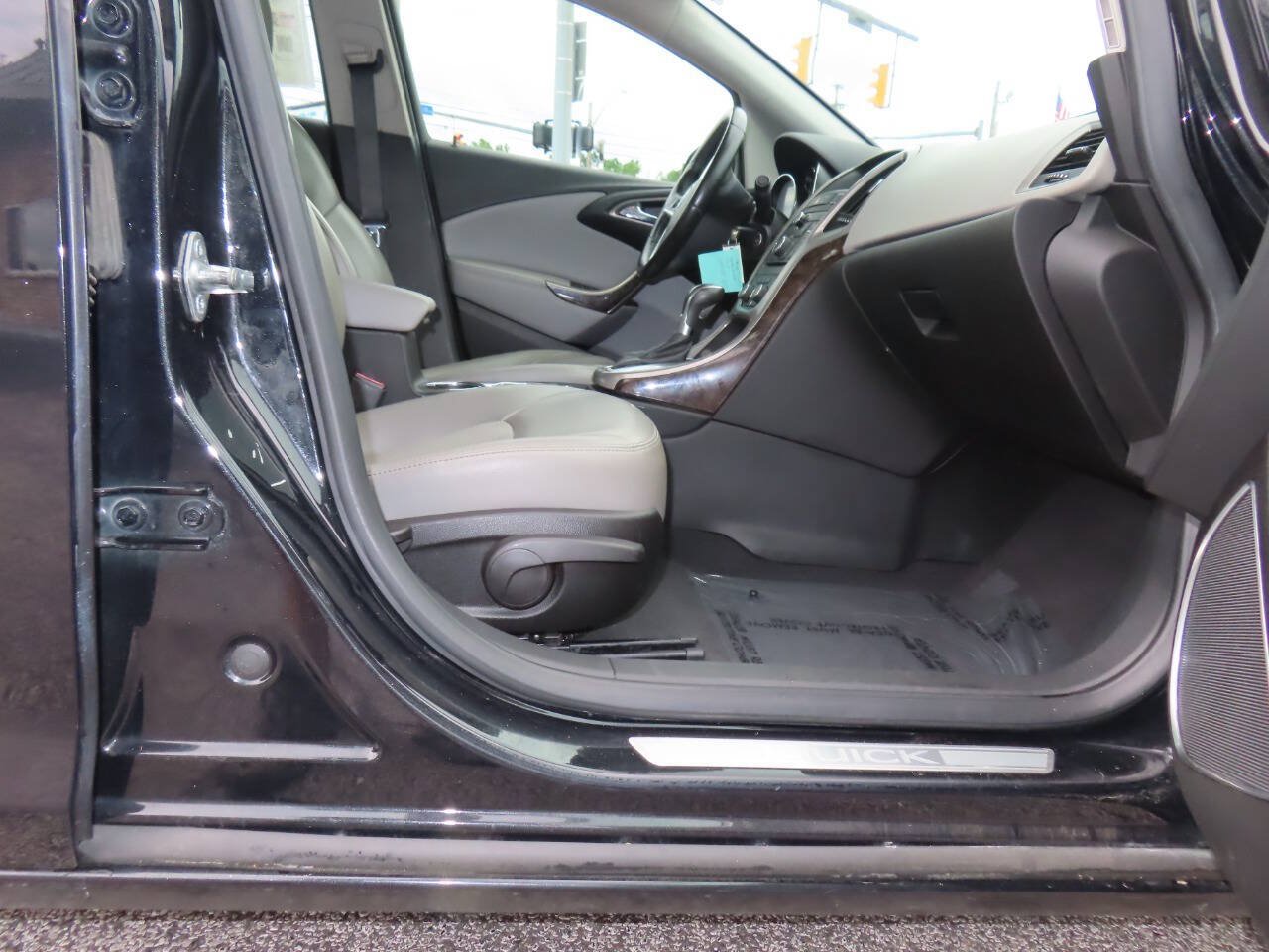 Used 2013 Buick Verano FWD image 16
