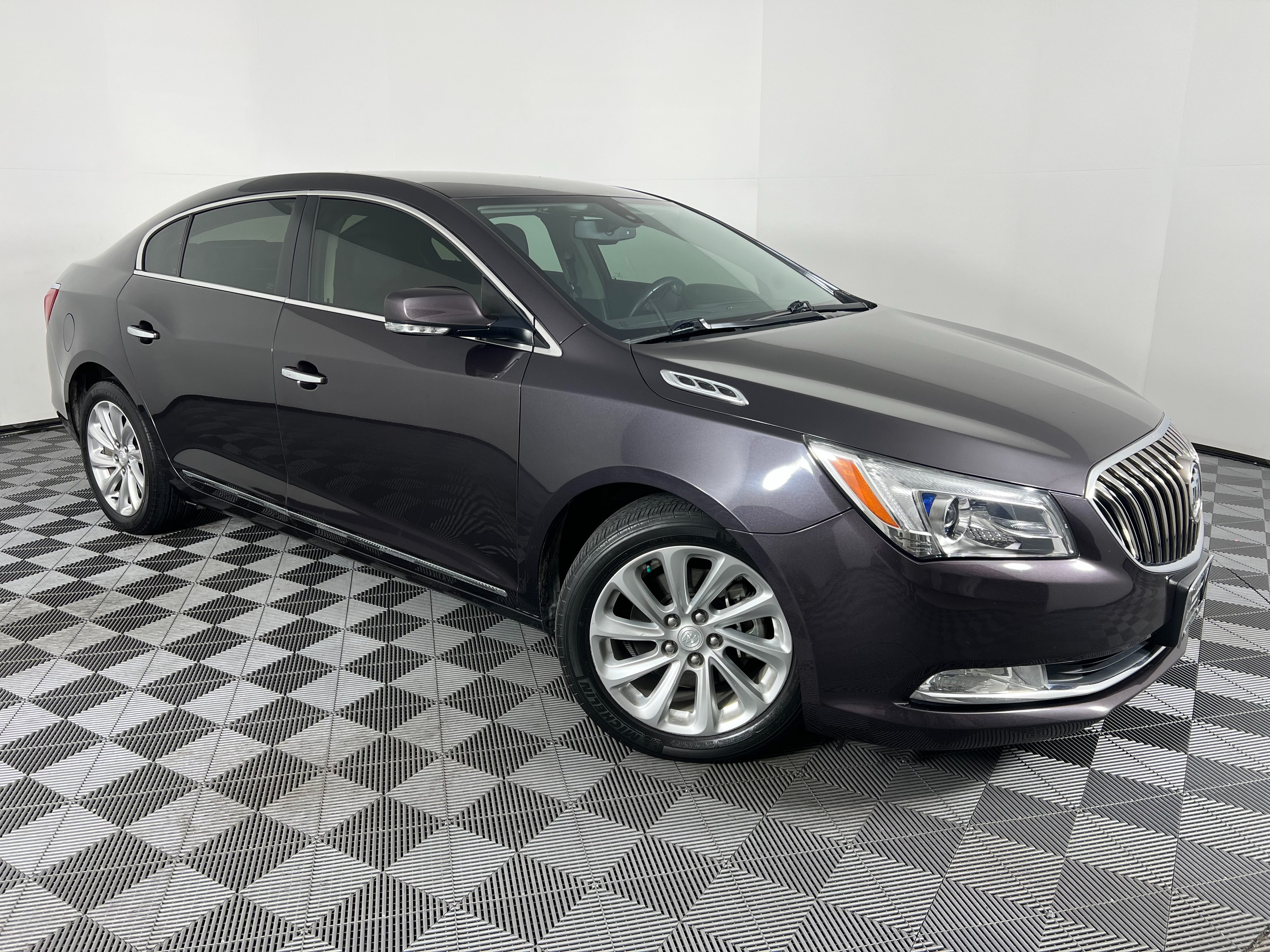 Used 2015 Buick LaCrosse Leather FWD image 2