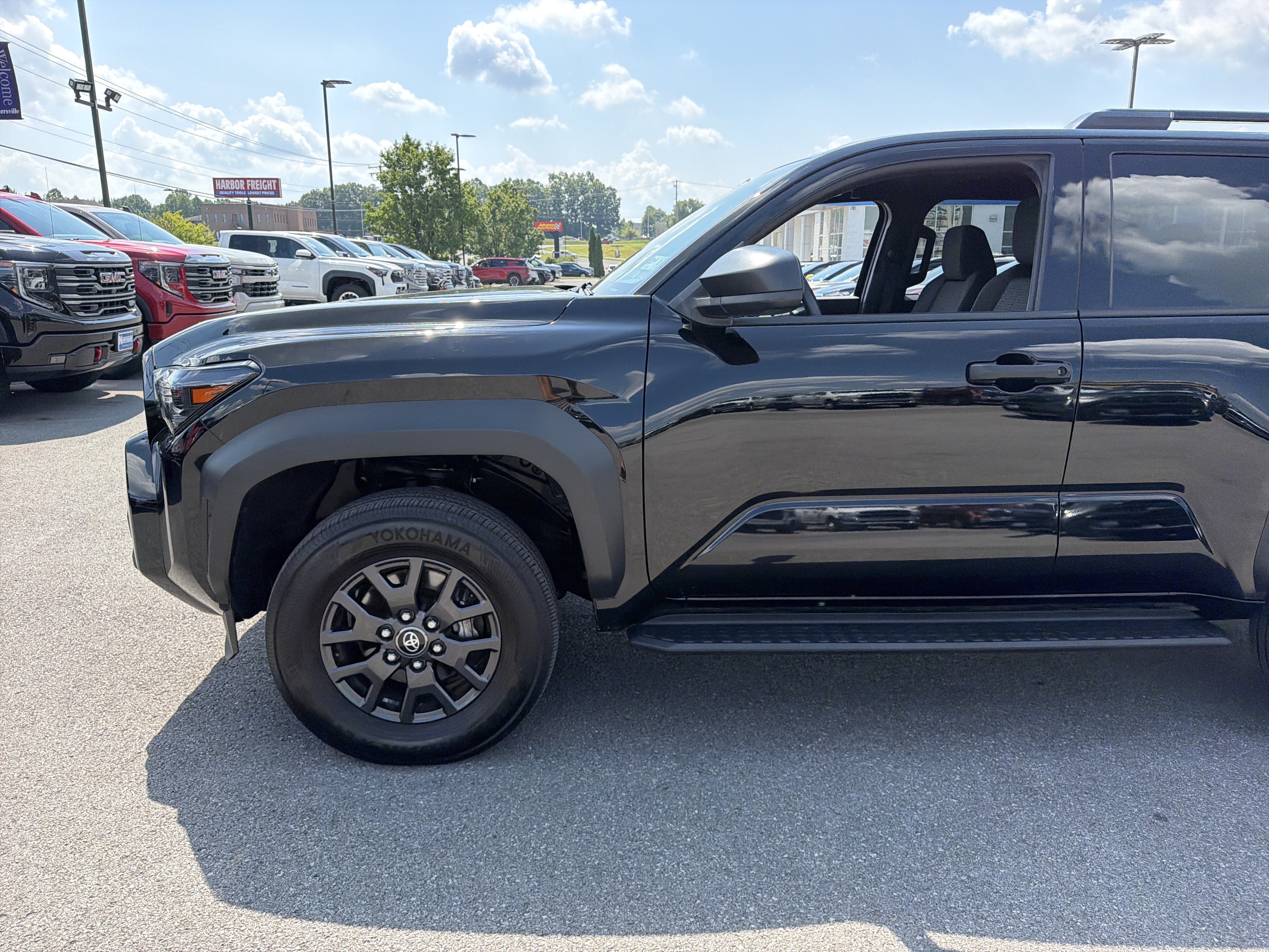 Used 2025 Toyota 4Runner SR5 AWD/4WD image 11