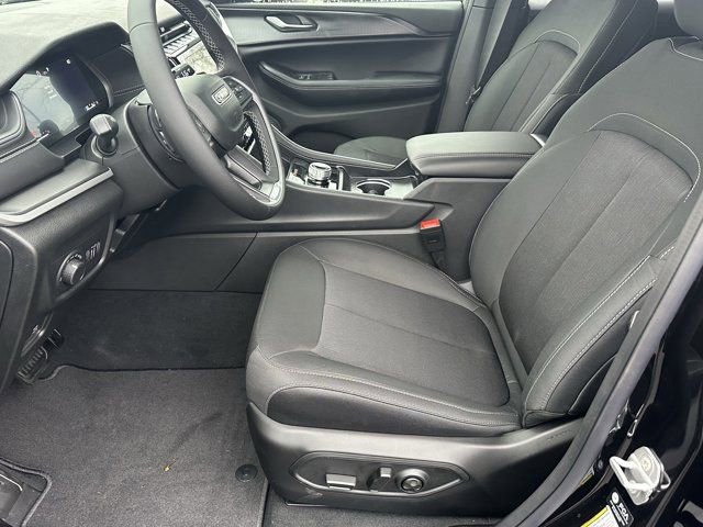 New 2025 Jeep Grand Cherokee Laredo image 9