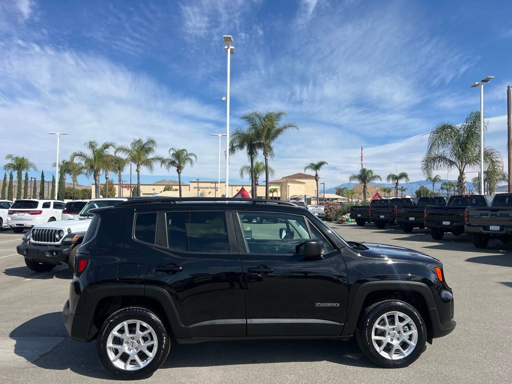 Used 2023 Jeep Renegade Latitude w/ Sun & Fun Group image 9
