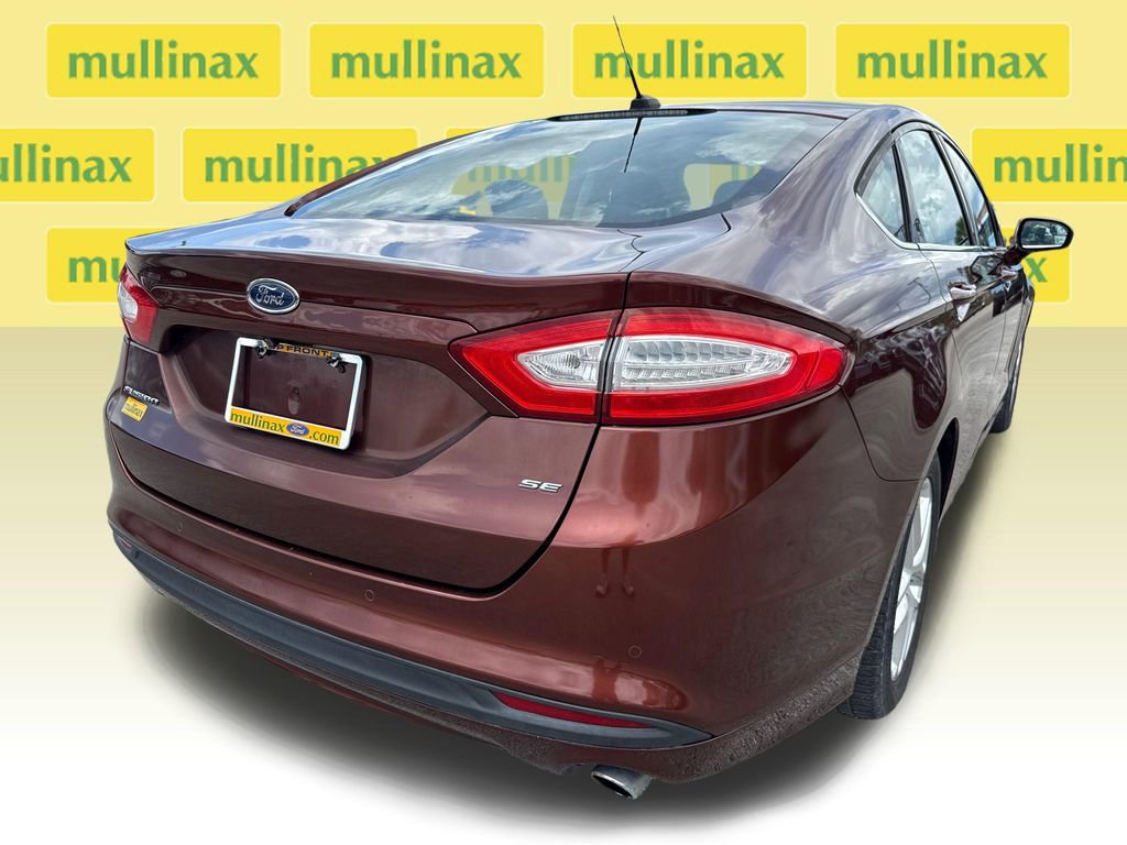 Used 2016 Ford Fusion SE FWD image 4