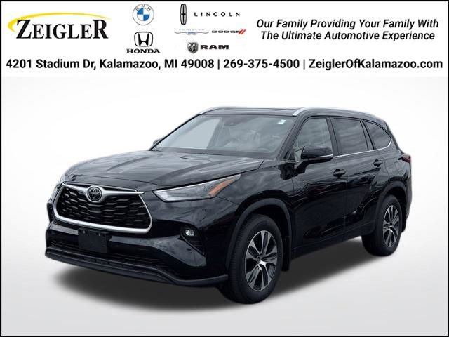 Used 2023 Toyota Highlander XLE AWD/4WD image 1