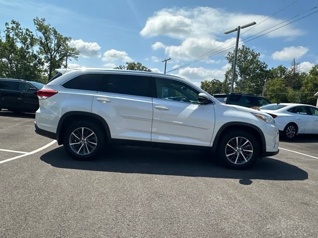Used 2019 Toyota Highlander XLE AWD/4WD image 17