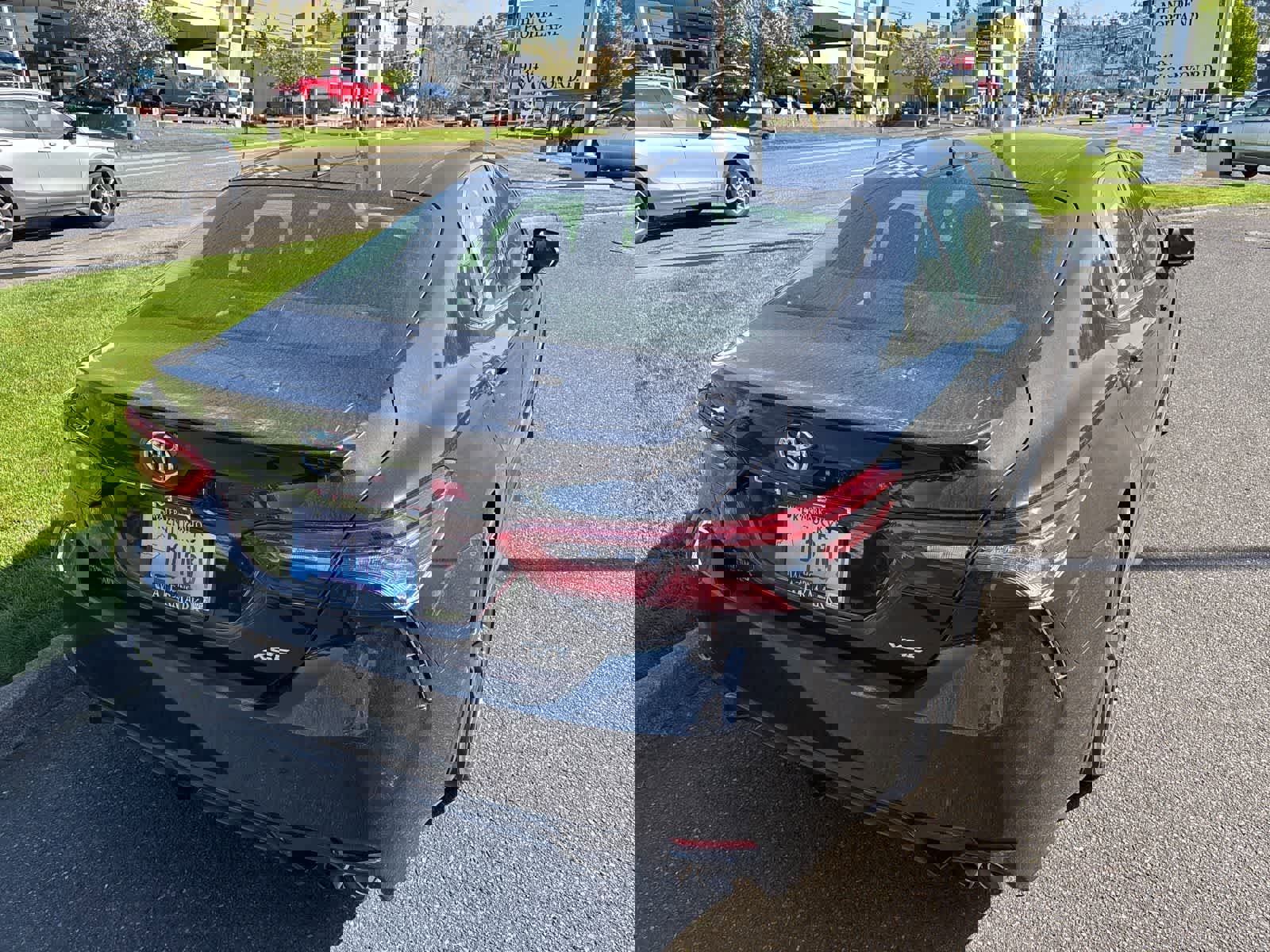 Used 2022 Toyota Camry XSE FWD image 6