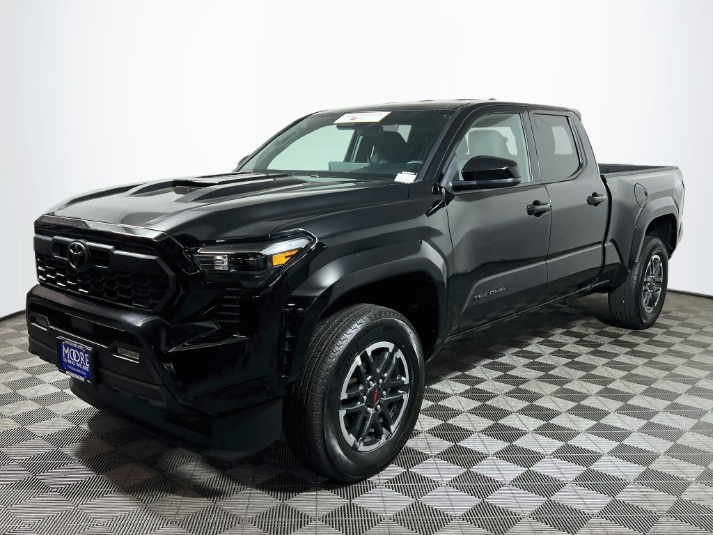 Certified 2025 Toyota Tacoma TRD Sport AWD/4WD image 3