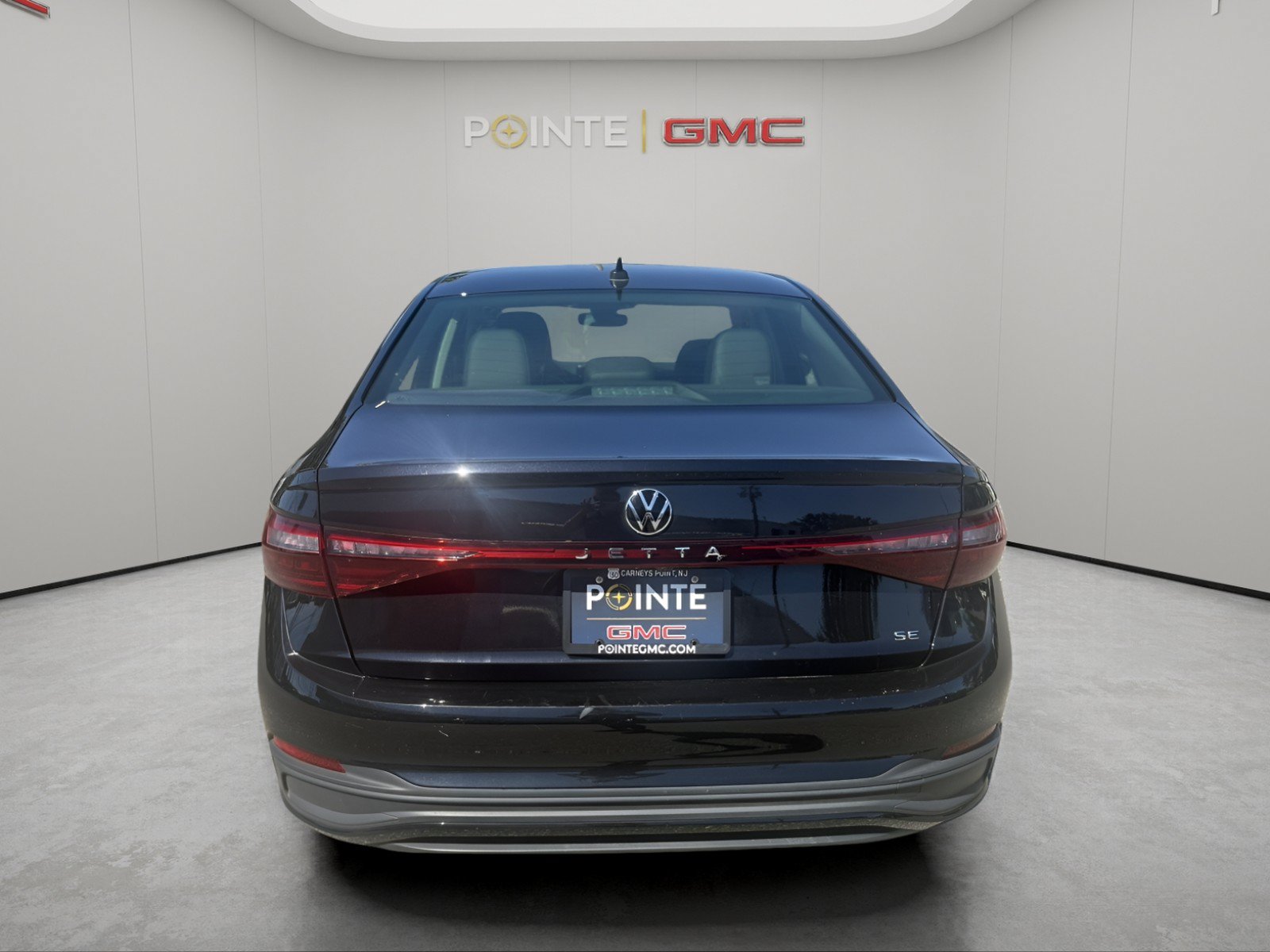 Used 2025 Volkswagen Jetta SE FWD image 4