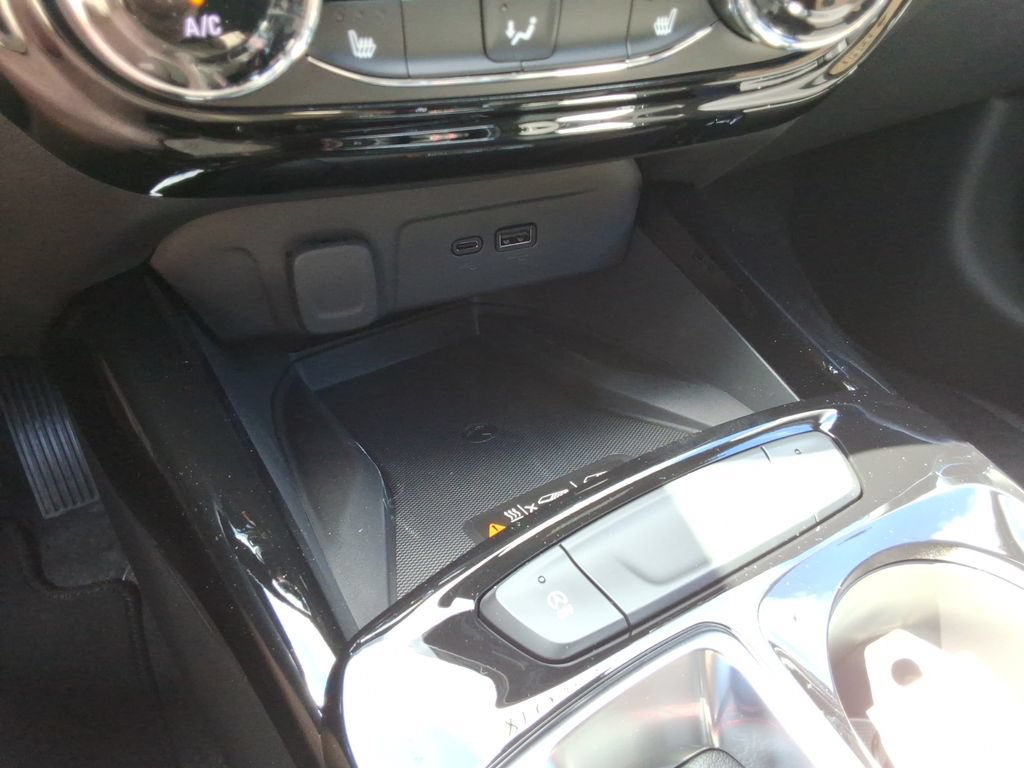 New 2026 Chevrolet Trax RS w/ Sunroof Package FWD image 31