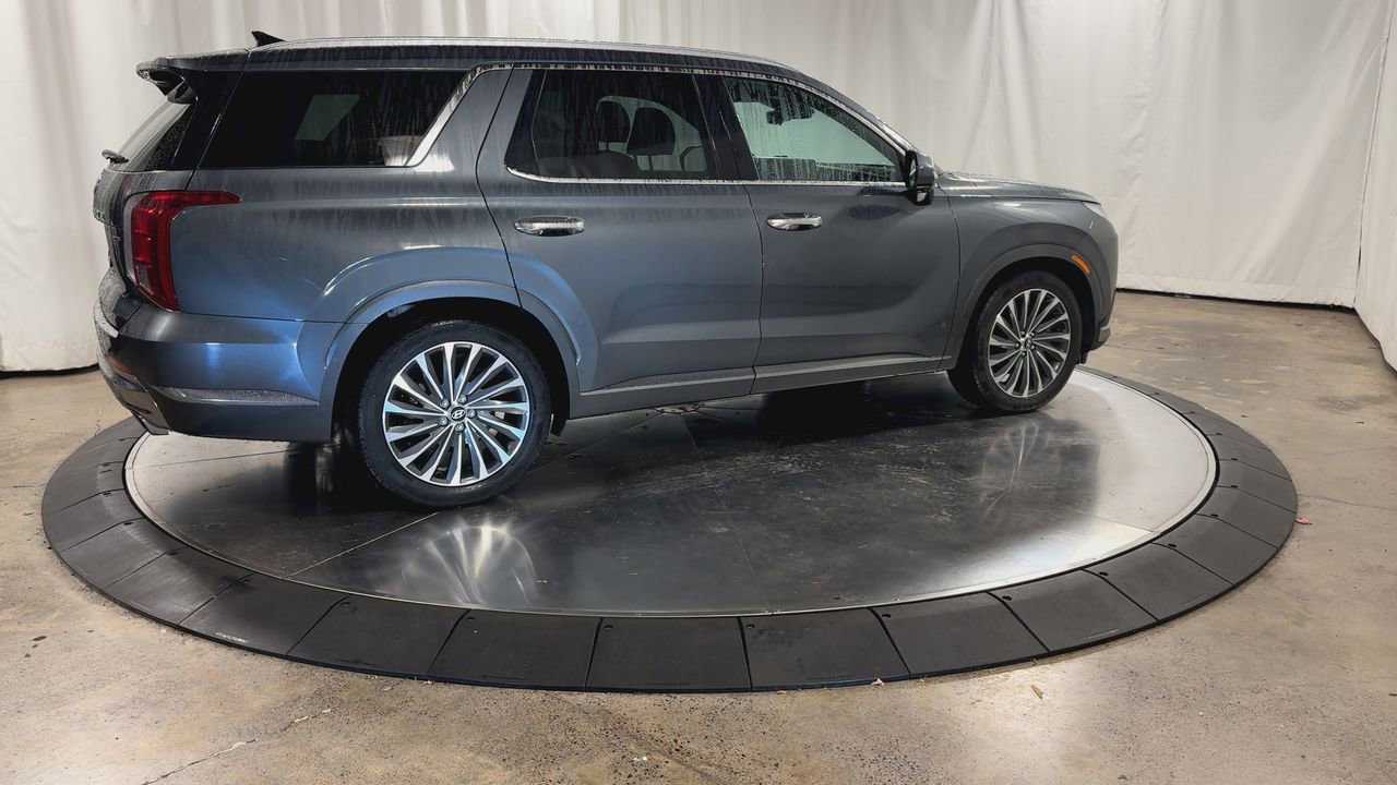 Used 2024 Hyundai Palisade Calligraphy image 2