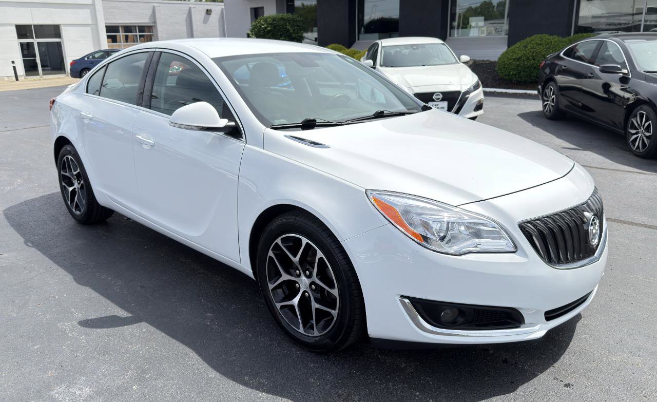 Used 2017 Buick Regal Sport Touring FWD image 3