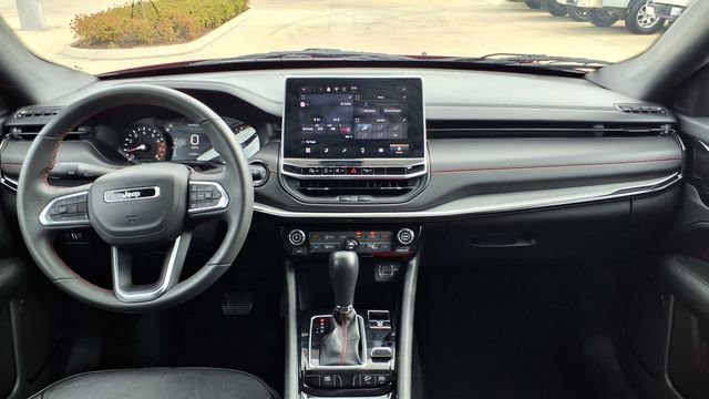 Used 2025 Jeep Compass Trailhawk image 19