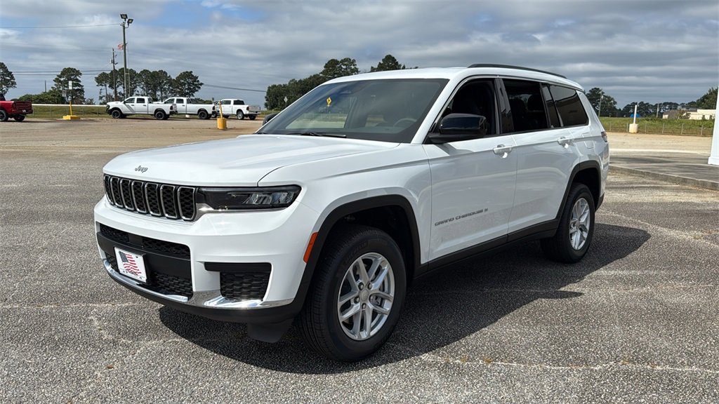 New 2025 Jeep Grand Cherokee L Laredo image 4
