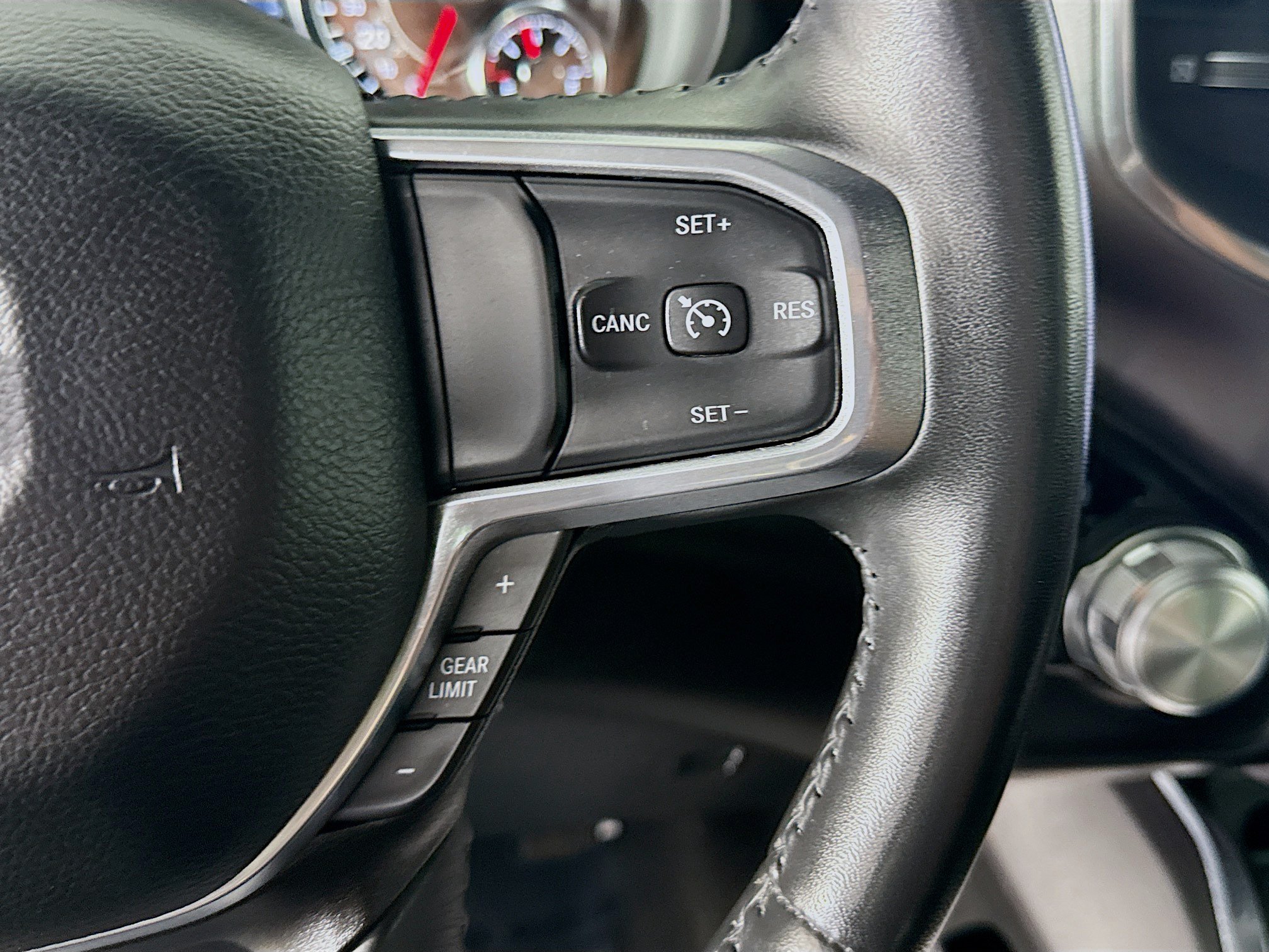 Used 2023 RAM 1500 Laramie AWD/4WD image 15