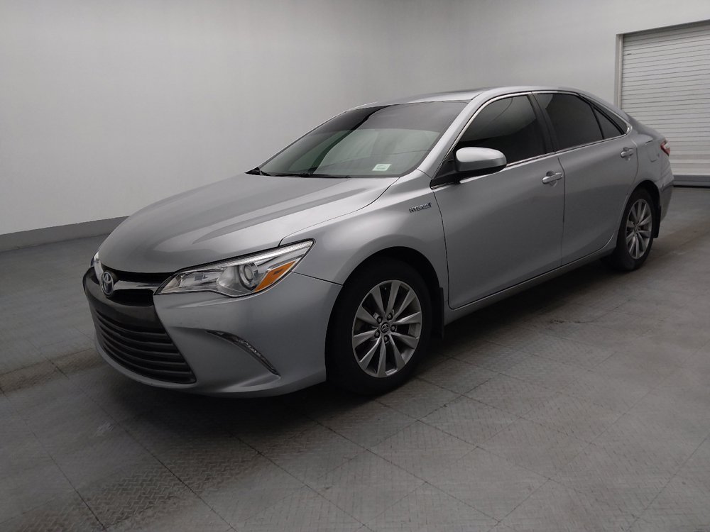 Used 2015 Toyota Camry XLE w/ Moonroof Package FWD image 2