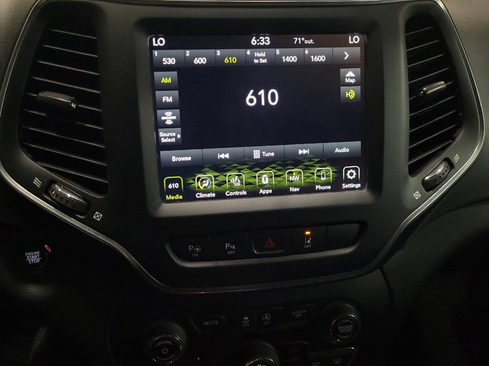 Used 2023 Jeep Cherokee Altitude Lux image 25