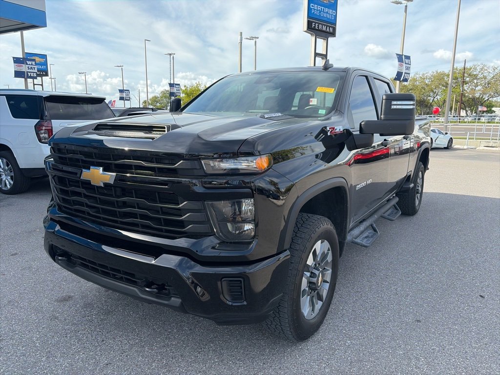 Used 2024 Chevrolet Silverado 2500 Custom w/ Custom Value Package image 2