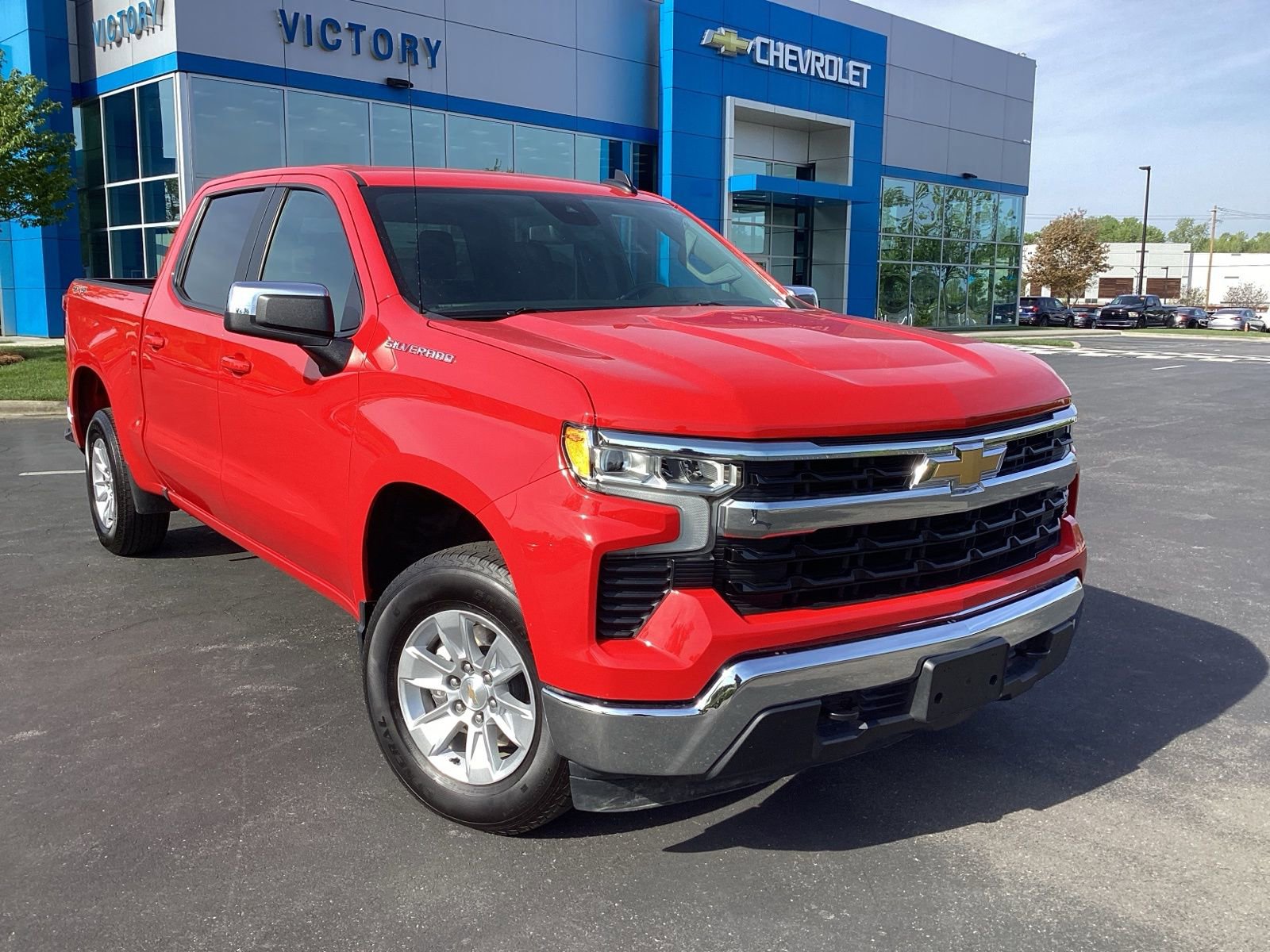 Used 2025 Chevrolet Silverado 1500 LT image 1