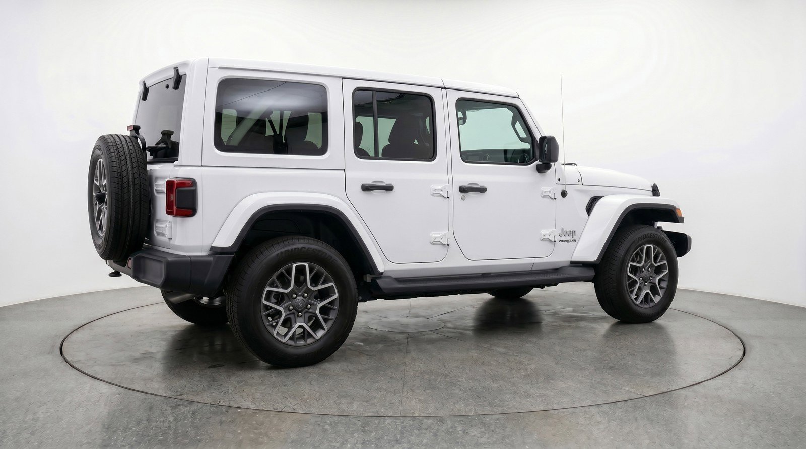 Used 2025 Jeep Wrangler Sahara AWD/4WD image 9