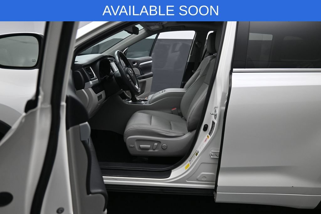 Used 2016 Toyota Highlander XLE AWD/4WD image 9