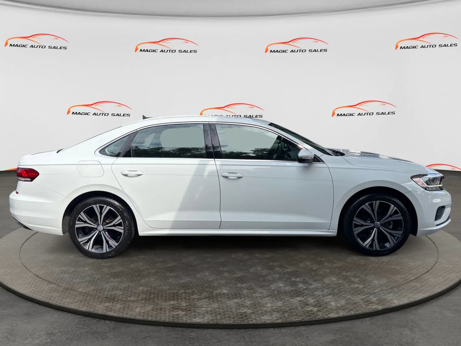 Used 2022 Volkswagen Passat 2.0T SE FWD image 6