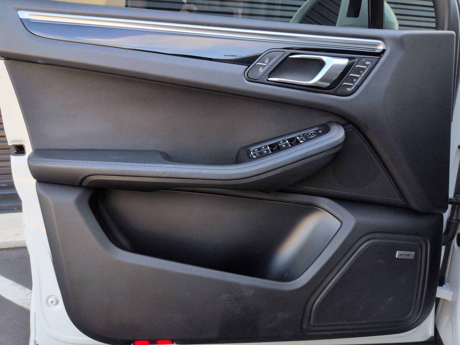 Certified 2022 Porsche Macan image 14