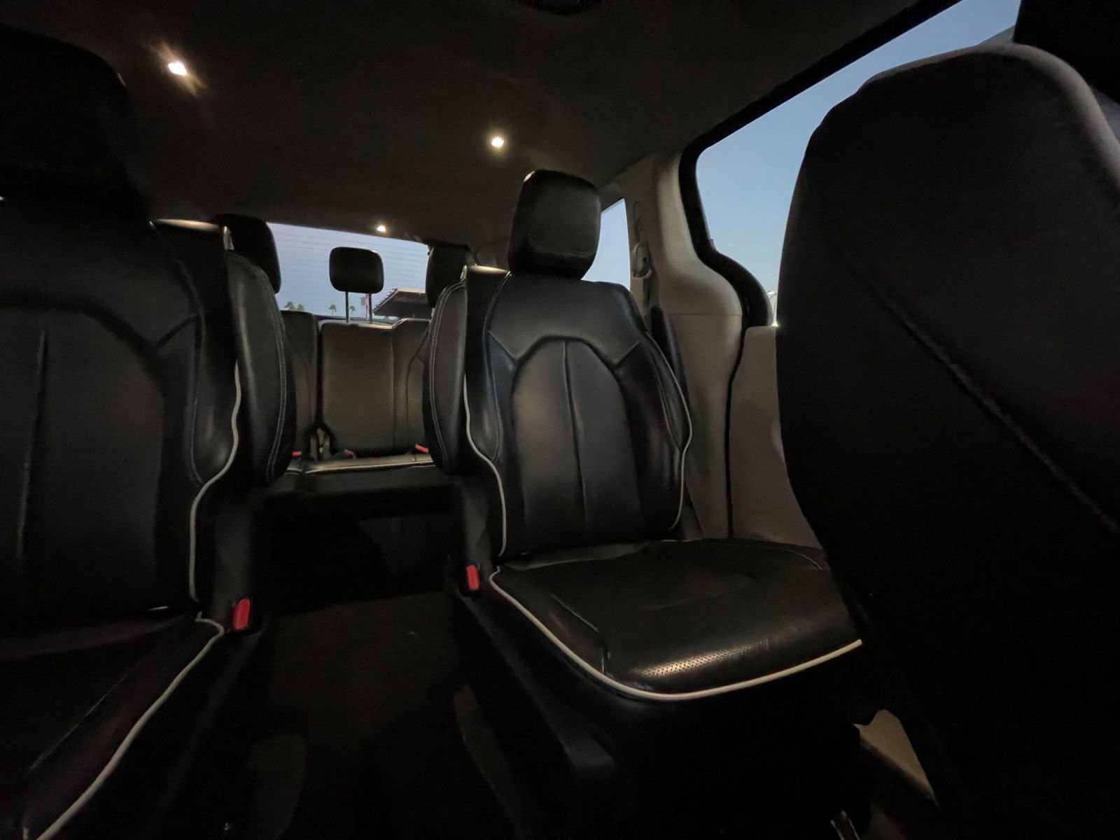 Used 2023 Chrysler Pacifica Limited image 38