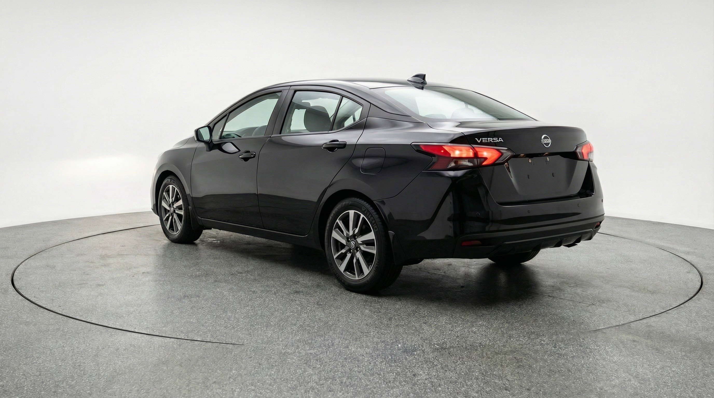 Used 2025 Nissan Versa SV image 6