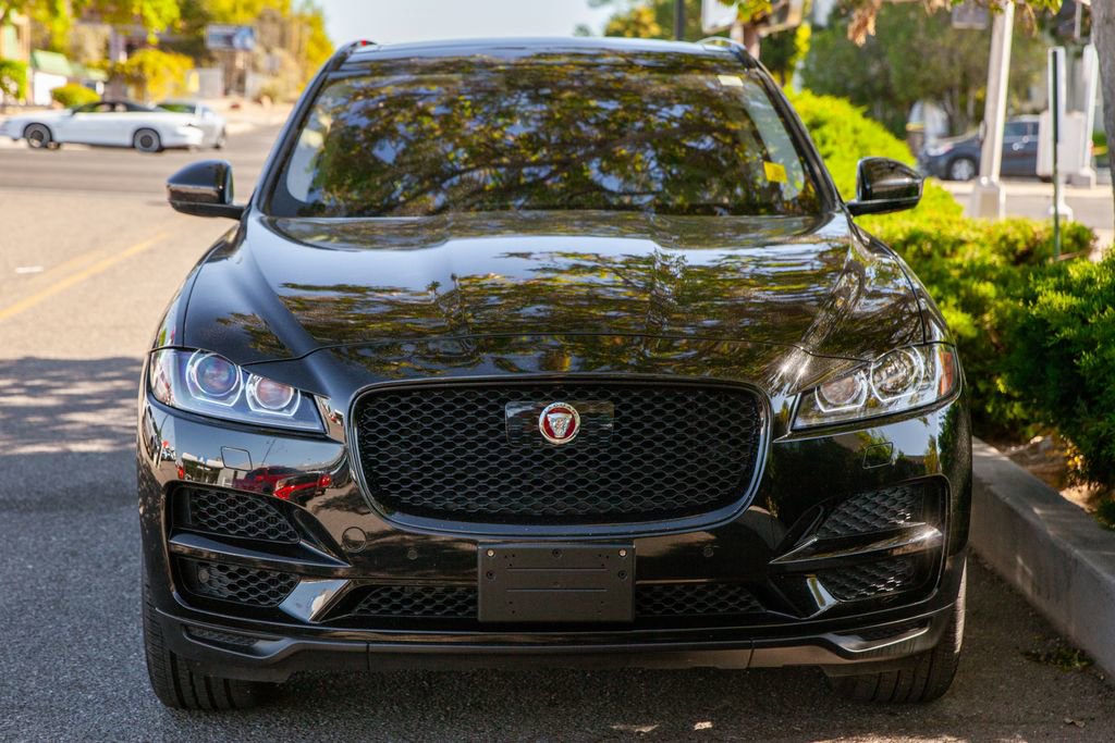 Used 2020 Jaguar F-PACE Prestige image 3