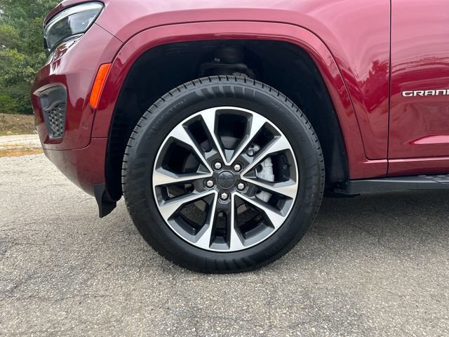 Used 2023 Jeep Grand Cherokee Overland w/ Luxury Tech Group IV AWD/4WD image 11