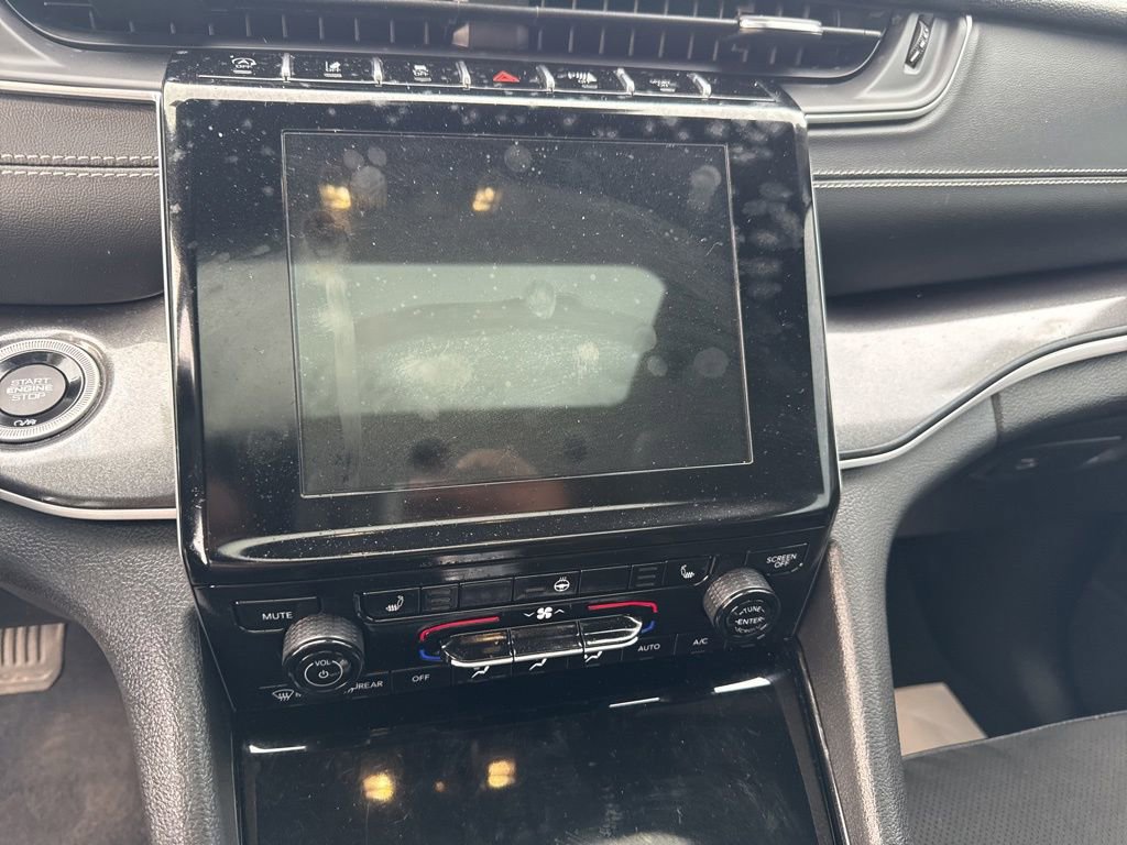 Used 2023 Jeep Grand Cherokee Altitude image 8