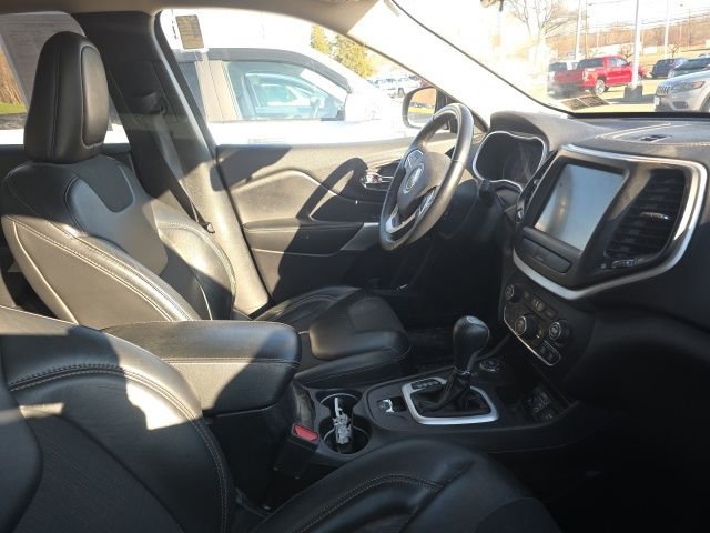 Used 2018 Jeep Cherokee Latitude Plus w/ Cold Weather Group image 6