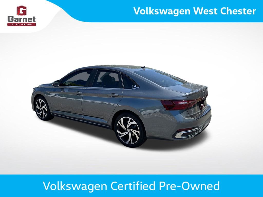 Used 2025 Volkswagen Jetta SEL FWD image 3